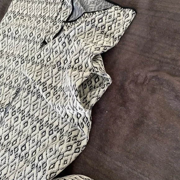 Philosophy Silver Diamond Pattern Knit Sweater - NWT Size M - Picture 5 of 9